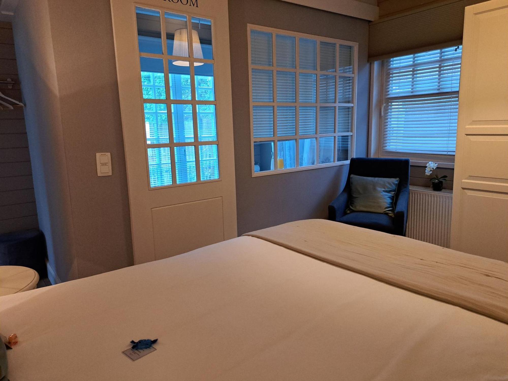 Casa-Cosi, Tourist & Business Suites & Flats With Reserved Parking And Private Terraces In Shared Garden With Seasonal Pool Included, Private Sauna Available Lokeren Dış mekan fotoğraf